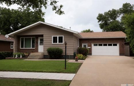 407 7TH AVENUE E, Assiniboia, Saskatchewan S0H 0B0, Canada