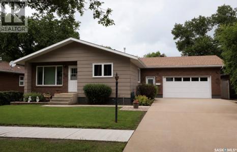 407 7TH AVENUE E, Assiniboia, Saskatchewan S0H 0B0, Canada