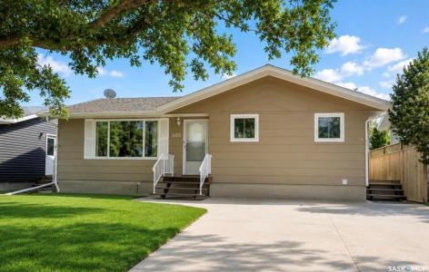 605 5TH AVENUE W, Assiniboia, Saskatchewan S0H 0B0, Canada