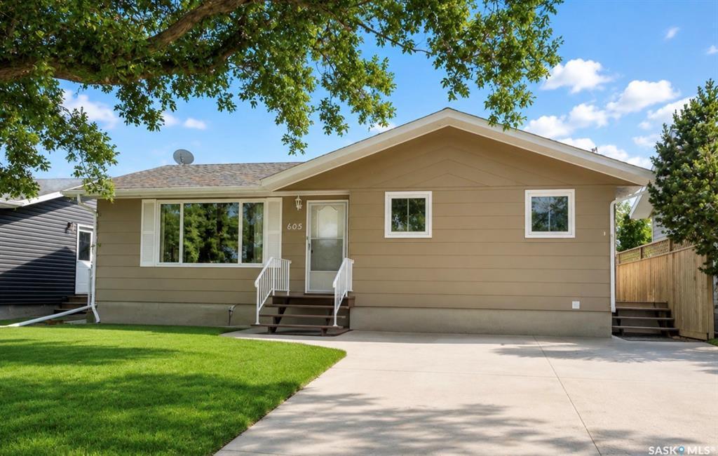 605 5TH AVENUE W, Assiniboia, Saskatchewan S0H 0B0, Canada