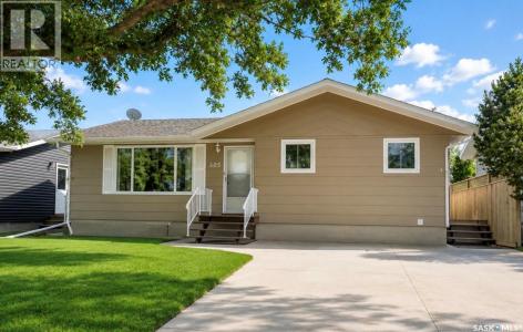 605 5TH AVENUE W, Assiniboia, Saskatchewan S0H 0B0, Canada