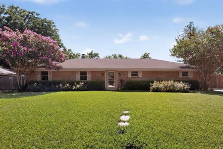 1702 Surrey Circle, Grand Prairie, Texas 75050, USA
