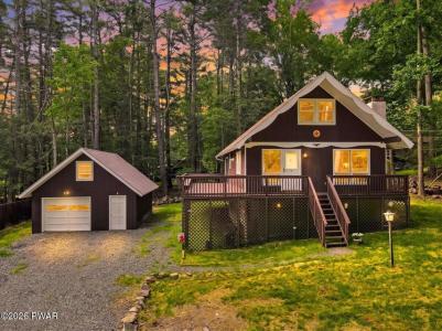 103 Hemlock Drive, Lakeville, Pennsylvania 18438, USA