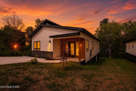 2325 Rock Gardens Drive, Sevierville, Tennessee 37876, USA