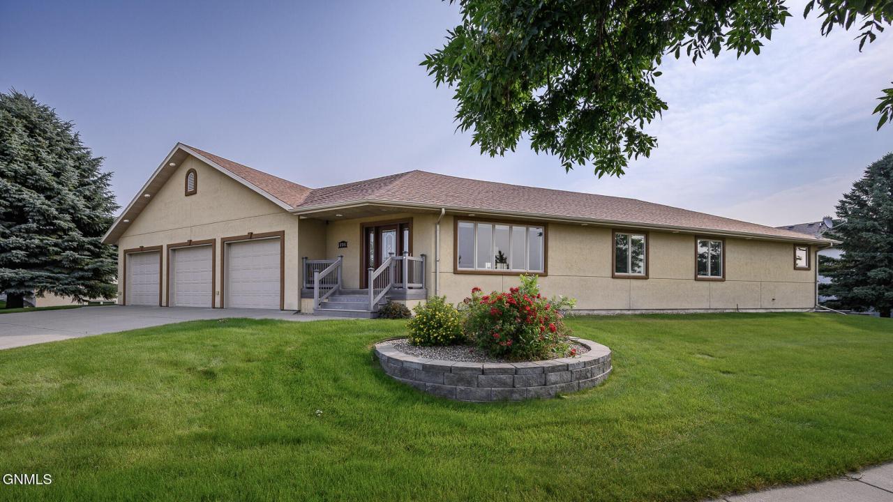 2781 Promontory Drive, Bismarck, North Dakota 58503, USA