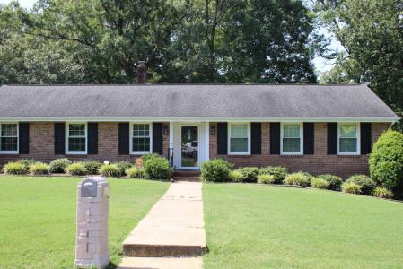1117 Oakwood Dr, Colonial Heights, Virginia 23834, USA