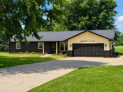 879 Troy Road, Washington, Indiana 47501, USA