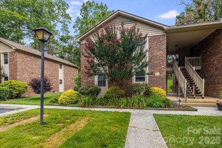 1325 4th Avenue W #C, Hendersonville, Caroline Du Nord 28739, États-Unis