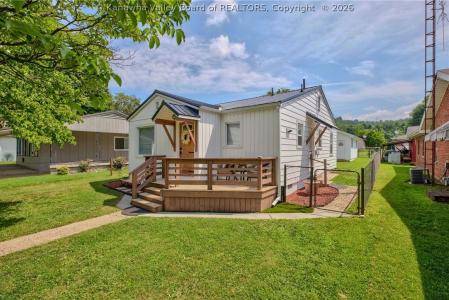 1103 Henry Street, Ravenswood, West Virginia 26164, USA