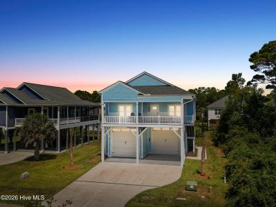 118 SE 40th Street, Oak Island, North Carolina 28465, USA