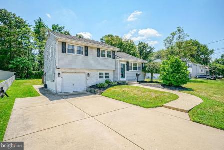 34 Ash Avenue, West Deptford, New Jersey 08096, USA