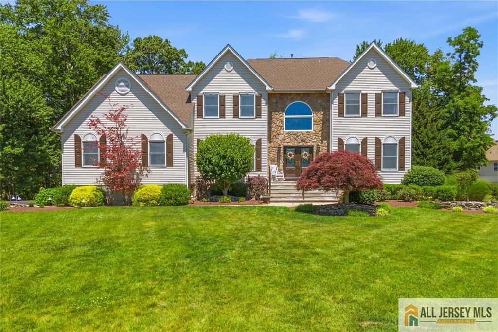 16 Kings Court, Monroe, New Jersey 08831