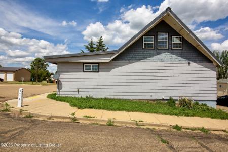 112 Pacific Avenue, Mott, North Dakota 58646, USA