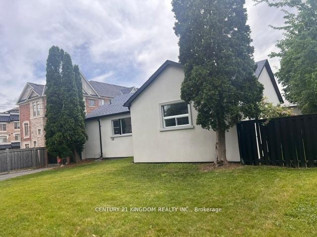 132 OLD HARWOOD AVENUE, Ajax, Ontario L1T 4W4, Canada