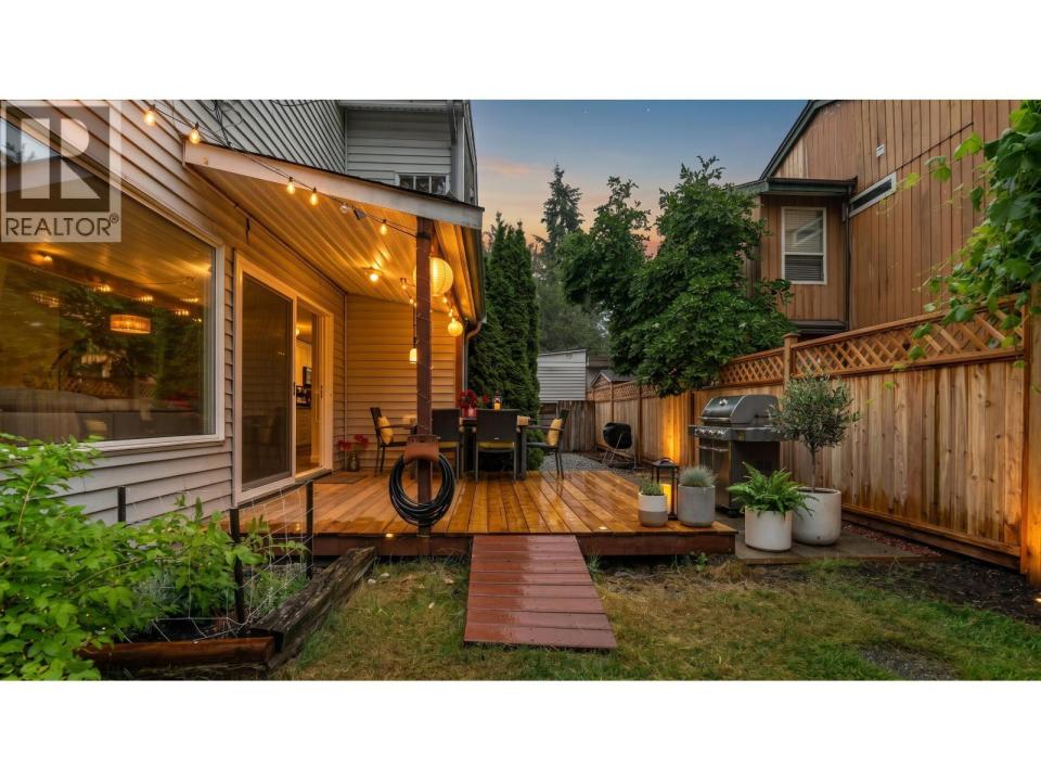 886 PINEBROOK PLACE, Coquitlam, Colúmbia Britânica V3C 4B9, Canadá
