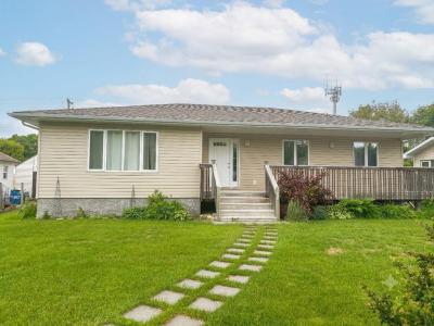 106 5TH AVENUE, Gimli, Manitoba R0C 1B0, Canada