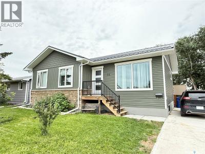 44 MITCHELL CRESCENT, Weyburn, Saskatchewan S4H 2M4, Canada