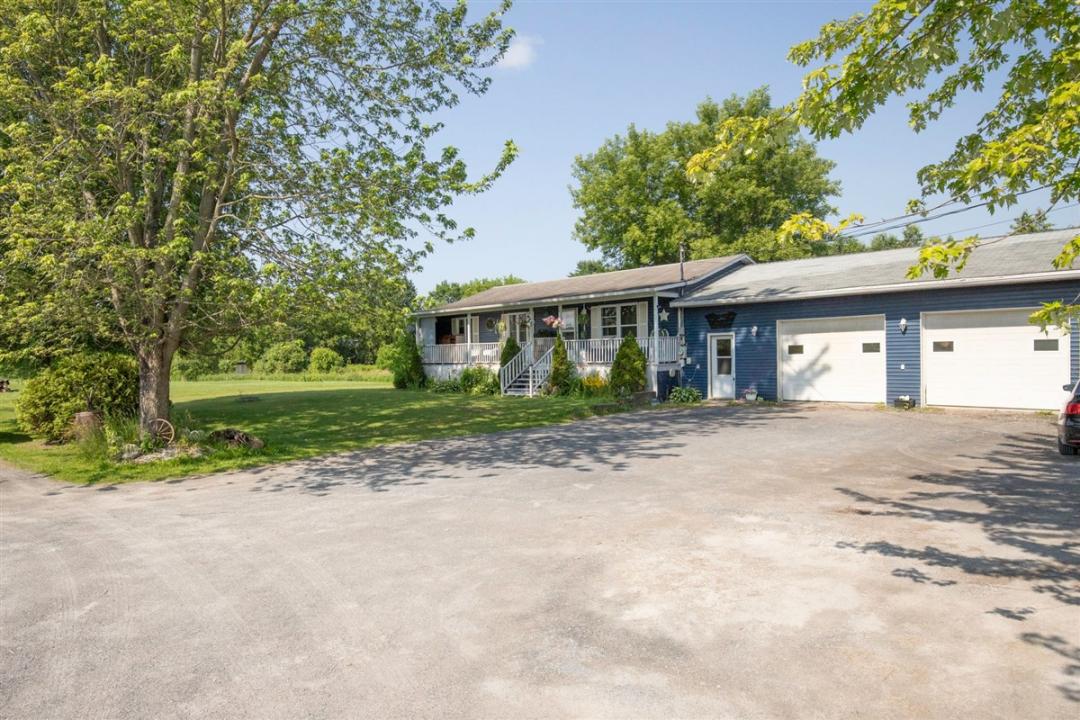 16 Rue Depot, Stanbridge East, Quebec J0J 2H0, Canadá