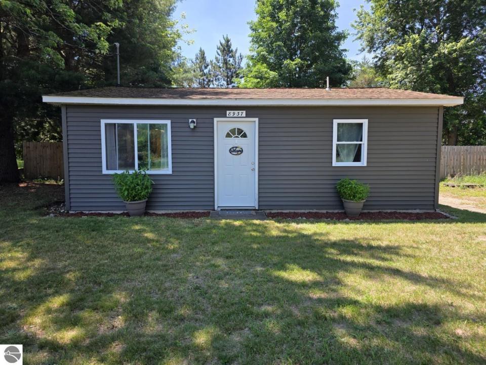 8937 Valley Road, Nw, Rapid City, Michigan 49646, USA
