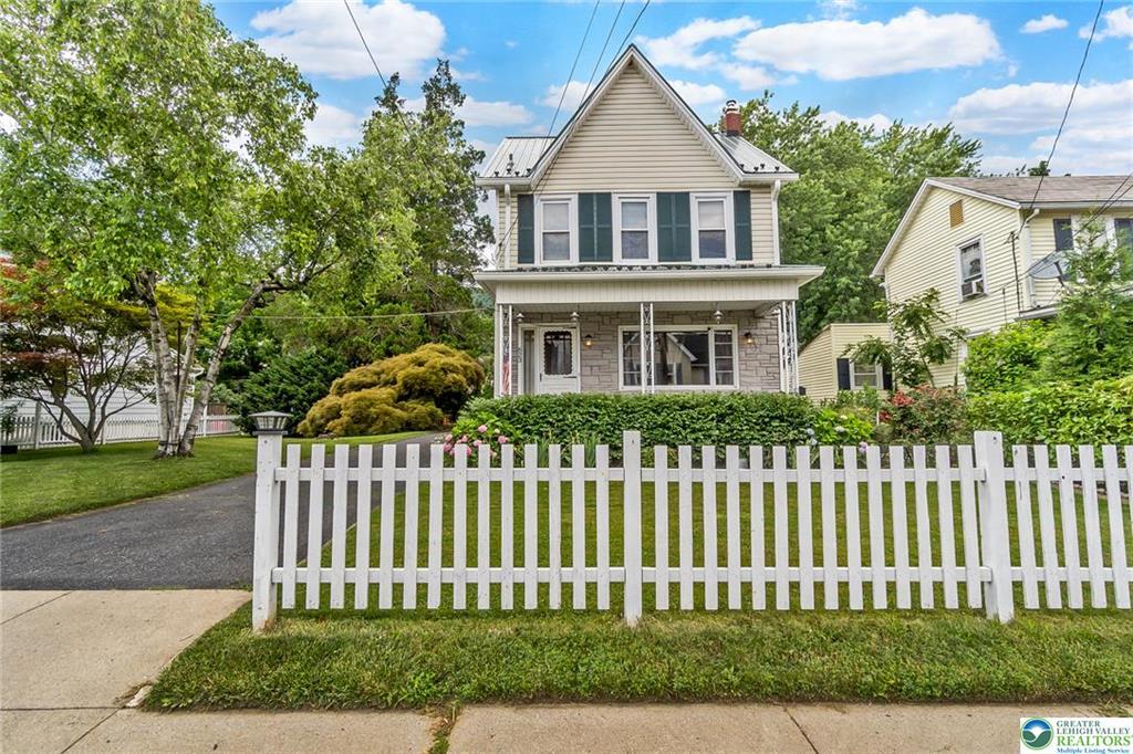 623 George St, Pen Argyl, Pennsylvania 18072-1713, USA