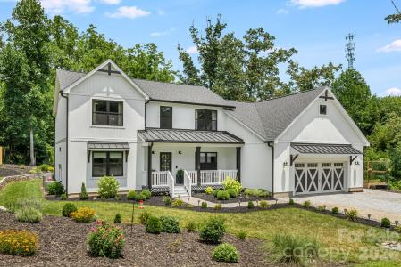 67 Apple Meadow Court, Hendersonville, Carolina Do Norte 28739, Estados Unidos