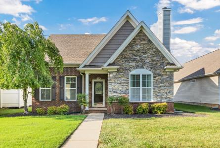 184 Whitman Aly, Clarksville, Tennessee 37043, USA