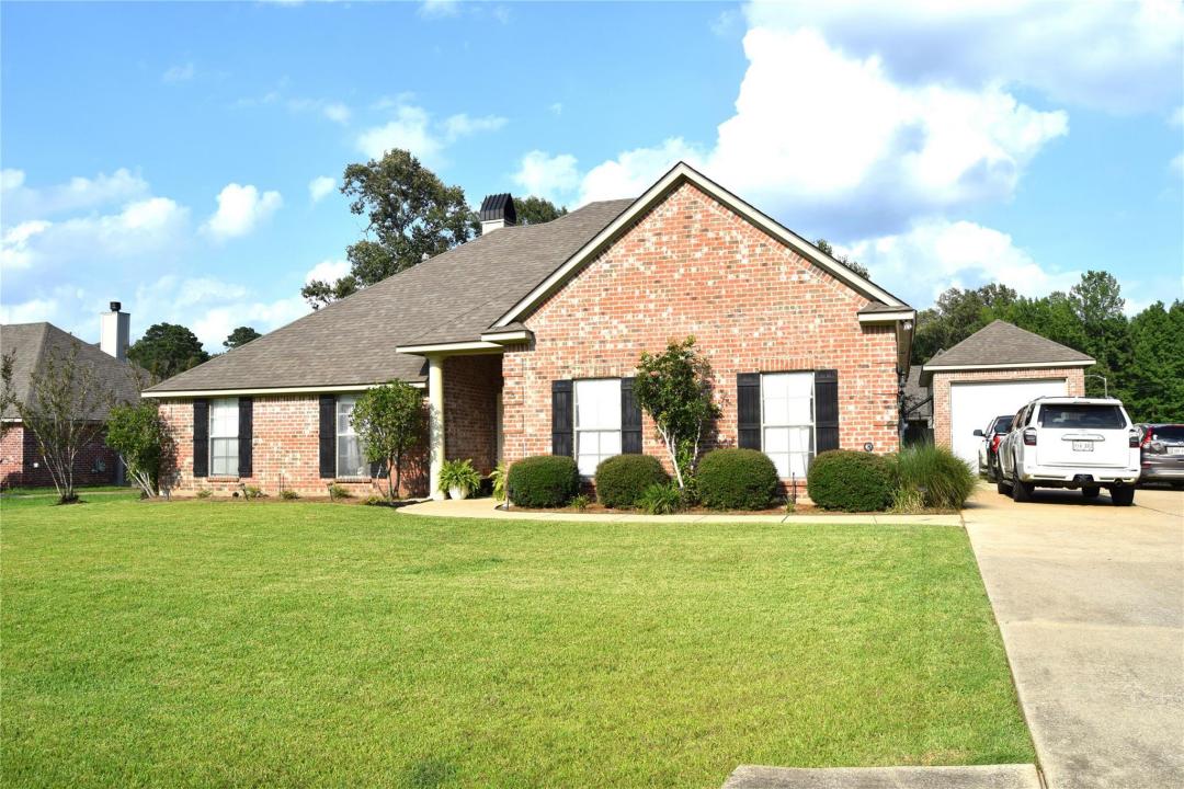 605 Jade Circle, Haughton, Louisiana 71037
