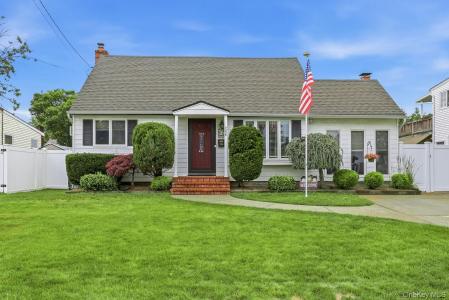 246 29th Street, Lindenhurst, 紐約州 11757, 美國