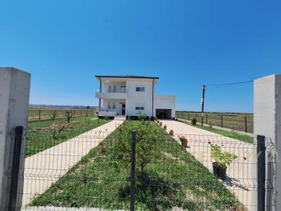 Qerret, Kavajë, Albania