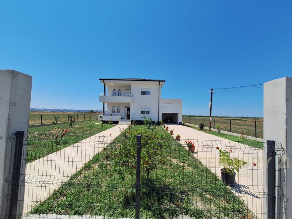 Qerret, Kavajë, Albania