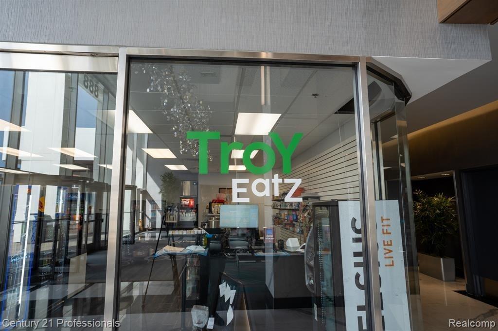 888 W Big Beaver - Troy Eatz, Troy, Michigan 48084, Estados Unidos