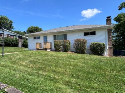 137 Loretta Avenue, Follansbee, West Virginia 26037, USA