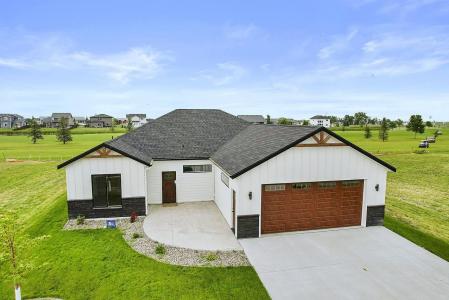 215 Emma Court, Mapleton, North Dakota 58059, USA