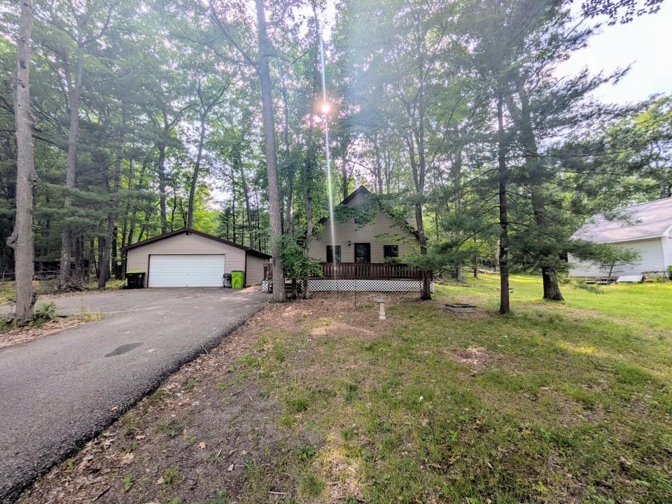 2867 E Higgins Lake Drive, Roscommon, Michigan 48653, USA