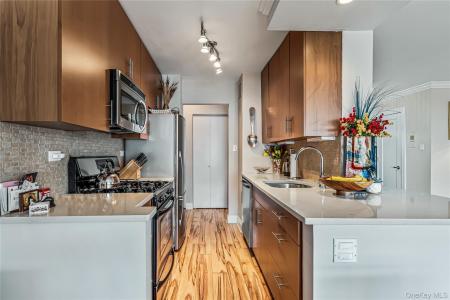 18-15 215 Street unit: 14 G, Bayside, New York 11360, Stati Uniti