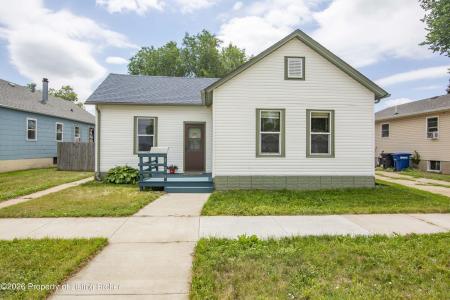 329 1st Street, Dickinson, North Dakota 58601, USA