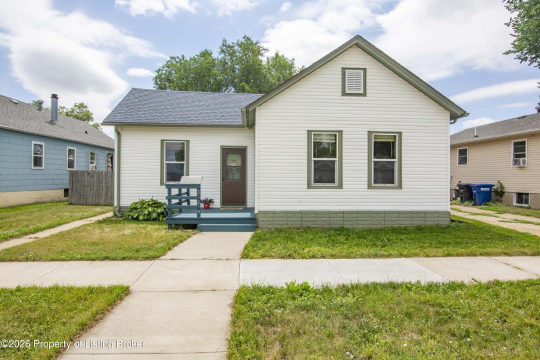 329 1st Street, Dickinson, Dakota Du Nord 58601, États-Unis