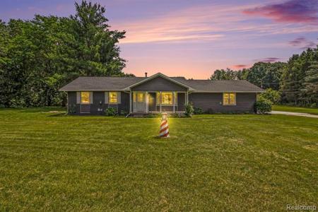 2176 Kingston Drive, Hamburg Twp, Michigan 48169, USA