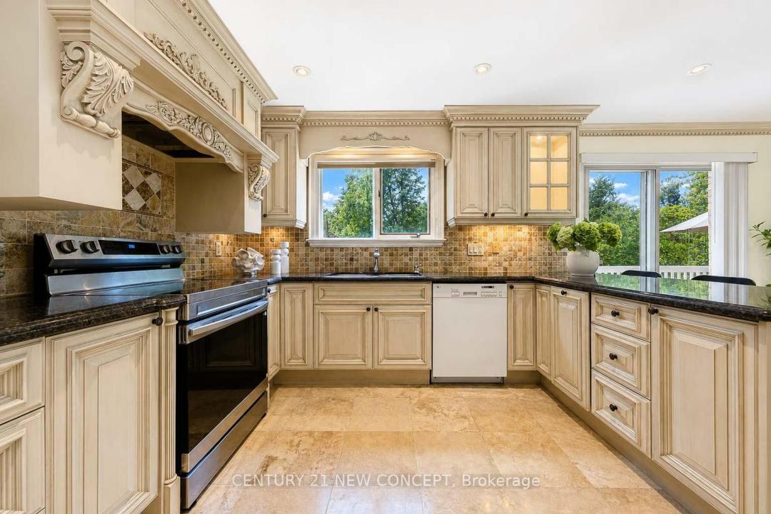 351 BYNG AVENUE, Toronto, Ontario M2N 4L7, Canada