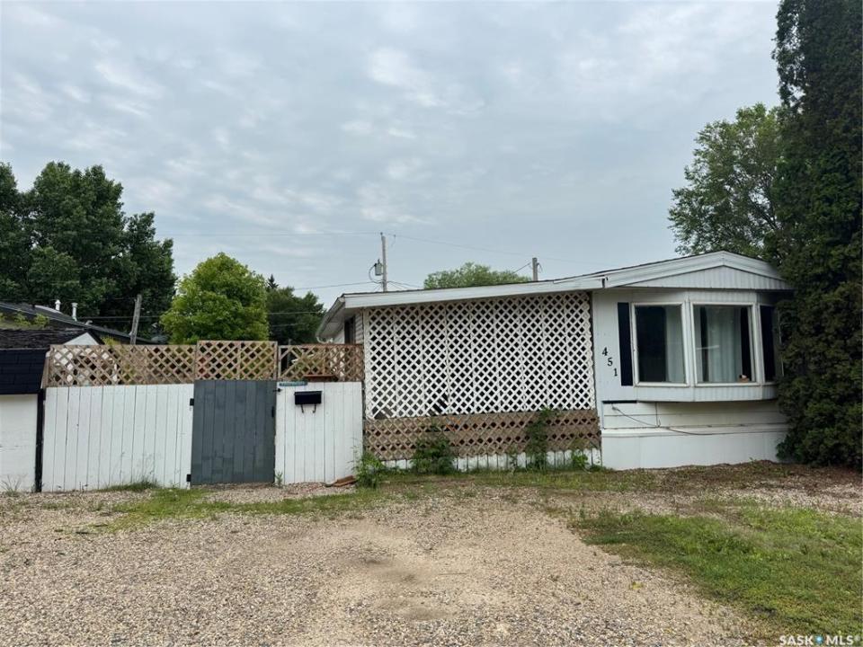 451 34TH STREET, Battleford, Saskatchewan S0M 0E0, Canada