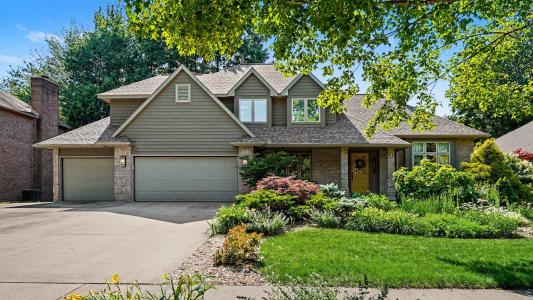 5113 Claremont, Midland, Michigan 48642, États-Unis