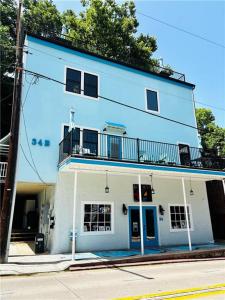 34 N. Main, Eureka Springs, Arkansas 72632, USA