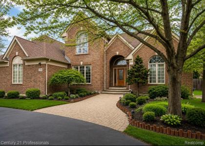 27568 Rainbow Circle, LathrupVillage, Michigan 48076, USA