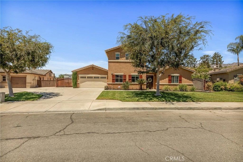 7902 Camino Cielo, Highland, Californie 92346, États-Unis