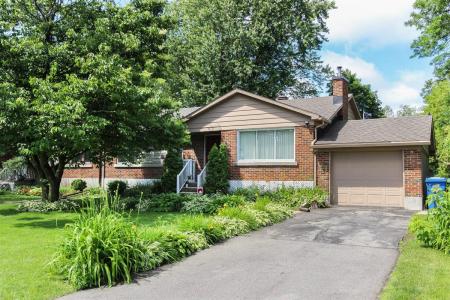 14 Av. Clearview, Pointe-Claire, Quebec H9R 3C5, Kanada