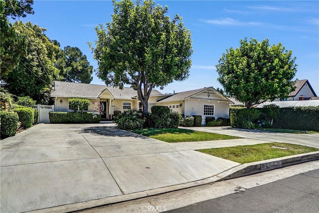 8018 Hatillo, Winnetka, Californie 91306, États-Unis