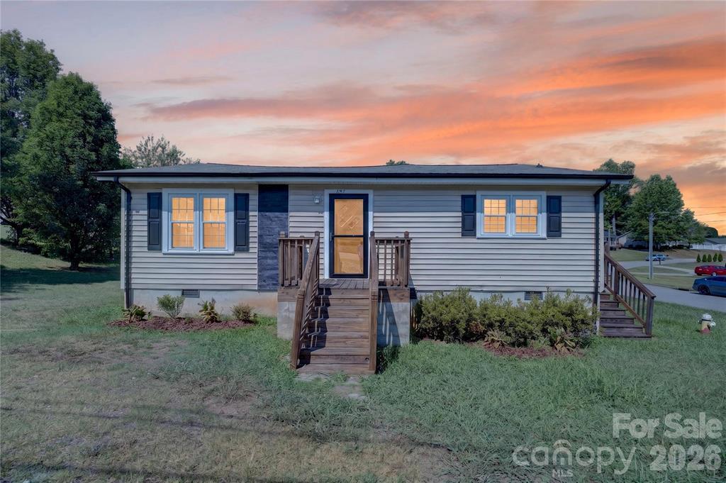 893 7th Street Dr SE, Hickory, Caroline Du Nord 28602, États-Unis