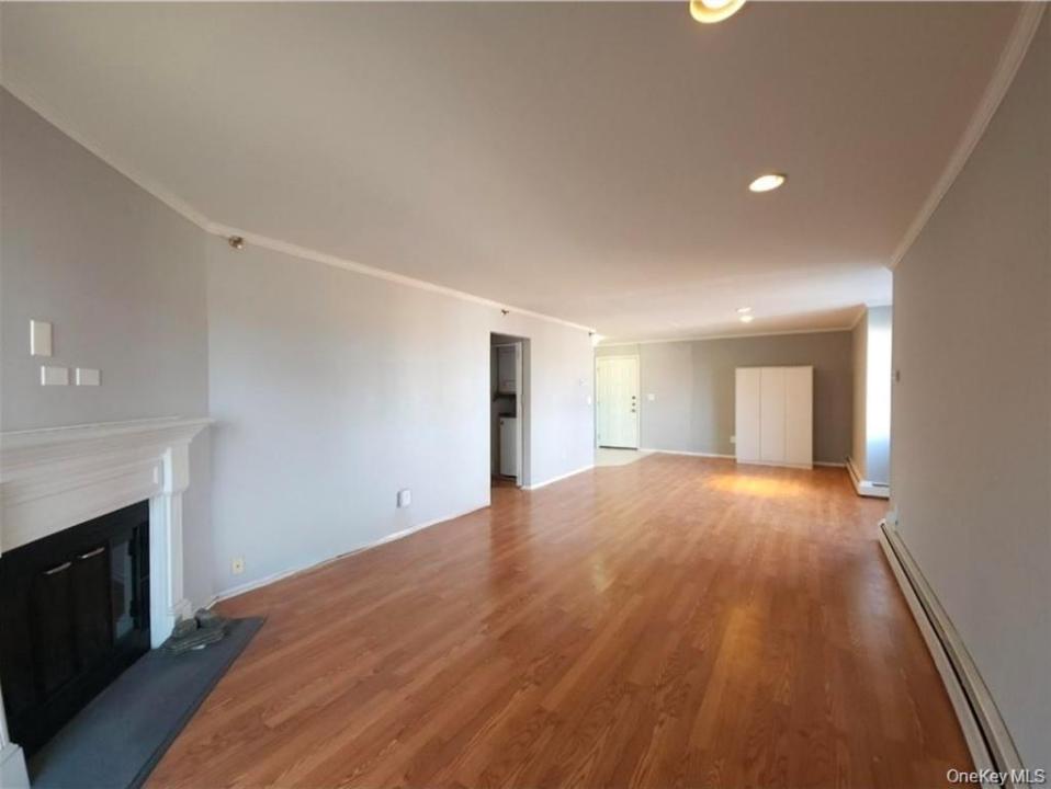 15 Greenridge Avenue Unit 8C, White Plains, New York 10605, Stati Uniti