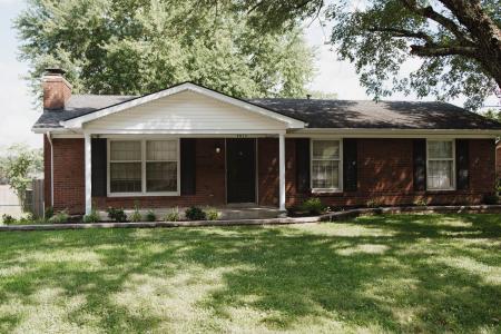 9013 Lyneve Dr, Louisville, Kentucky 40272, USA
