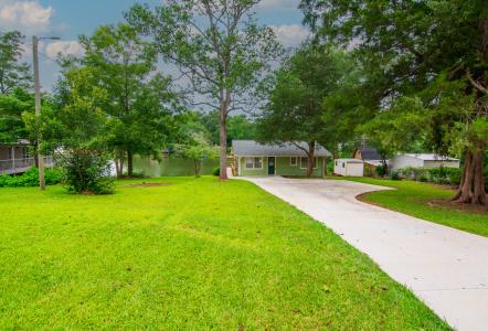 1671 West Pine Lake Road, West Point, Georgia 31833, USA